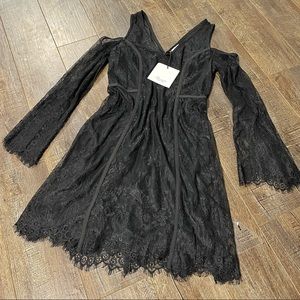 Lumier by Bariano Black Lace Cold Shoulder Long Sleeved Size Medium Dress